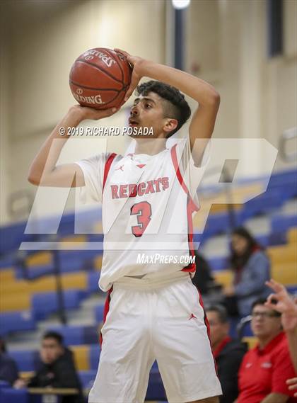 Thumbnail 3 in Fowler vs. Mendota (Parlier Tournament) photogallery.