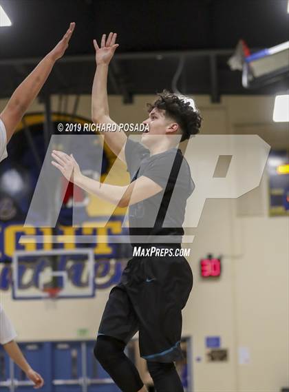 Thumbnail 1 in Fowler vs. Mendota (Parlier Tournament) photogallery.