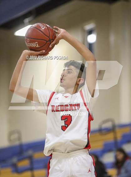 Thumbnail 1 in Fowler vs. Mendota (Parlier Tournament) photogallery.