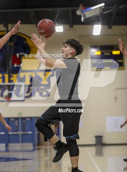 Thumbnail 2 in Fowler vs. Mendota (Parlier Tournament) photogallery.