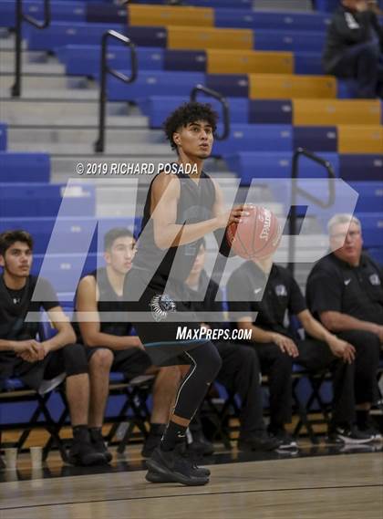 Thumbnail 1 in Fowler vs. Mendota (Parlier Tournament) photogallery.