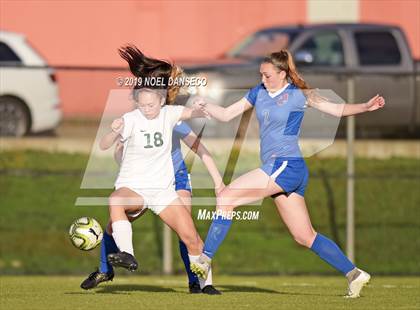 Thumbnail 1 in St. Ignatius vs. Sacred Heart Cathedral Prep photogallery.
