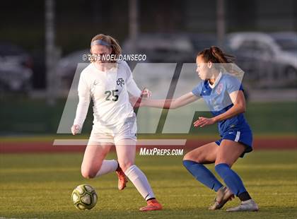 Thumbnail 2 in St. Ignatius vs. Sacred Heart Cathedral Prep photogallery.