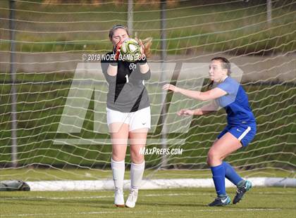 Thumbnail 3 in St. Ignatius vs. Sacred Heart Cathedral Prep photogallery.