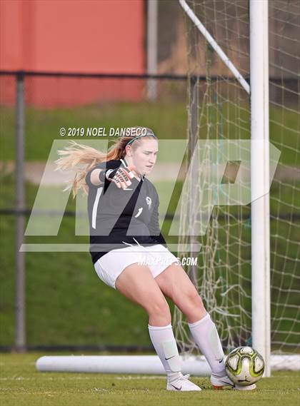 Thumbnail 3 in St. Ignatius vs. Sacred Heart Cathedral Prep photogallery.