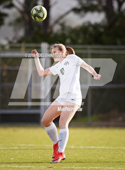 Thumbnail 3 in St. Ignatius vs. Sacred Heart Cathedral Prep photogallery.