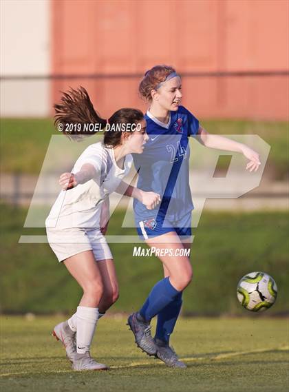 Thumbnail 3 in St. Ignatius vs. Sacred Heart Cathedral Prep photogallery.