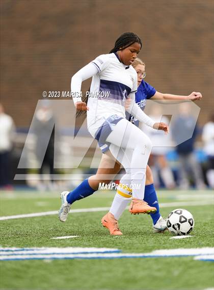 Thumbnail 2 in Bishop Grimes vs Oswego photogallery.