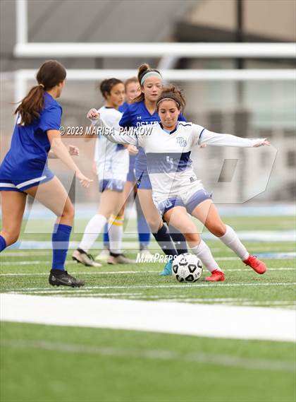 Thumbnail 2 in Bishop Grimes vs Oswego photogallery.