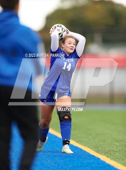 Thumbnail 3 in Bishop Grimes vs Oswego photogallery.