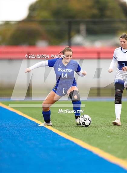 Thumbnail 2 in Bishop Grimes vs Oswego photogallery.