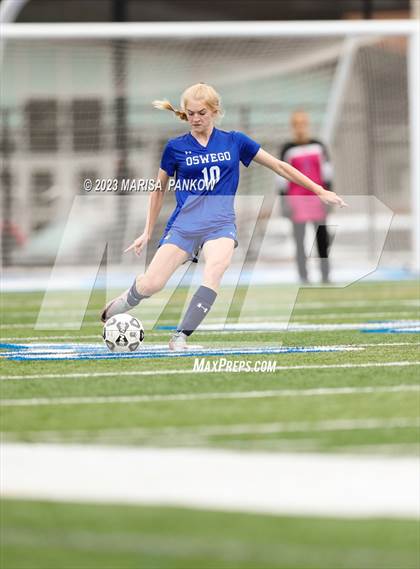 Thumbnail 2 in Bishop Grimes vs Oswego photogallery.