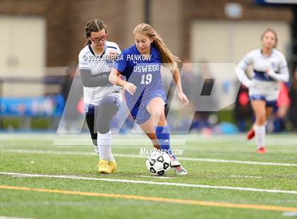 Thumbnail 2 in Bishop Grimes vs Oswego photogallery.