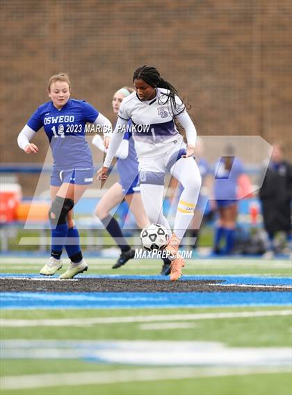 Thumbnail 3 in Bishop Grimes vs Oswego photogallery.