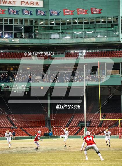 Thumbnail 2 in Catholic Memorial vs. Boston College High photogallery.