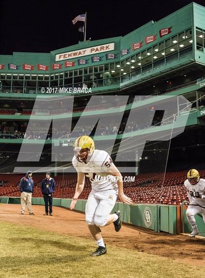 Thumbnail 3 in Catholic Memorial vs. Boston College High photogallery.