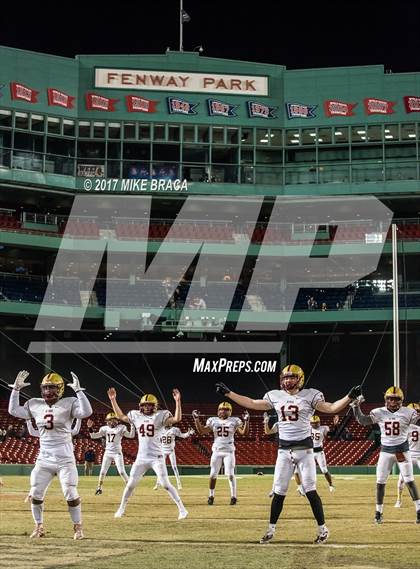 Thumbnail 3 in Catholic Memorial vs. Boston College High photogallery.