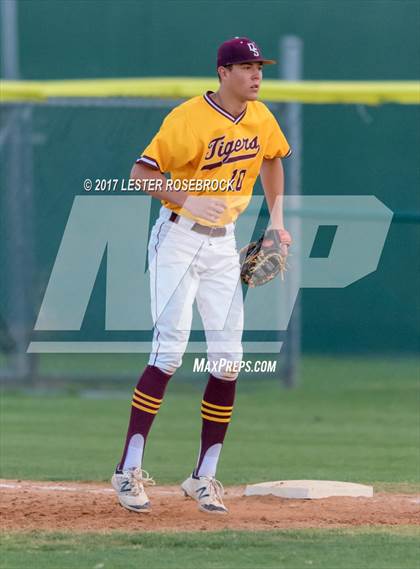 Thumbnail 2 in Ray vs Dripping Springs (UIL 5A Regional Semifinal) photogallery.