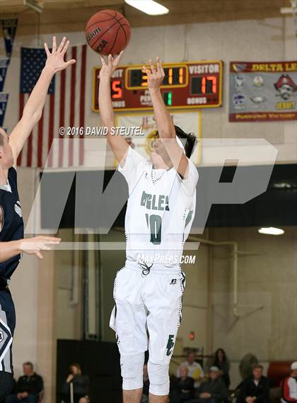 Thumbnail 3 in Marin Catholic vs. Eliot Christian (Fr. Barry Christmas Classic) photogallery.