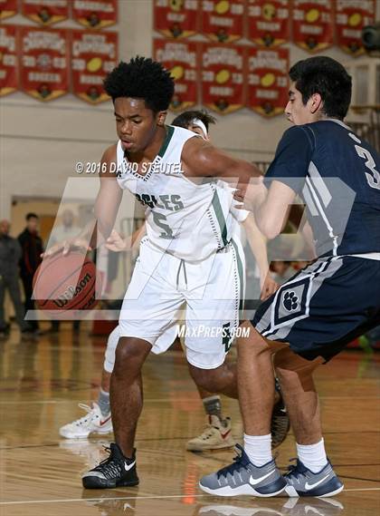 Thumbnail 3 in Marin Catholic vs. Eliot Christian (Fr. Barry Christmas Classic) photogallery.