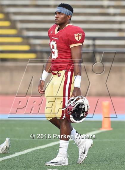 Thumbnail 2 in Edna Karr @ Brother Martin photogallery.