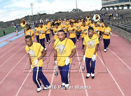 Thumbnail 2 in Edna Karr @ Brother Martin photogallery.