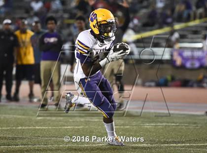 Thumbnail 2 in Edna Karr @ Brother Martin photogallery.