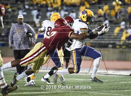 Thumbnail 2 in Edna Karr @ Brother Martin photogallery.