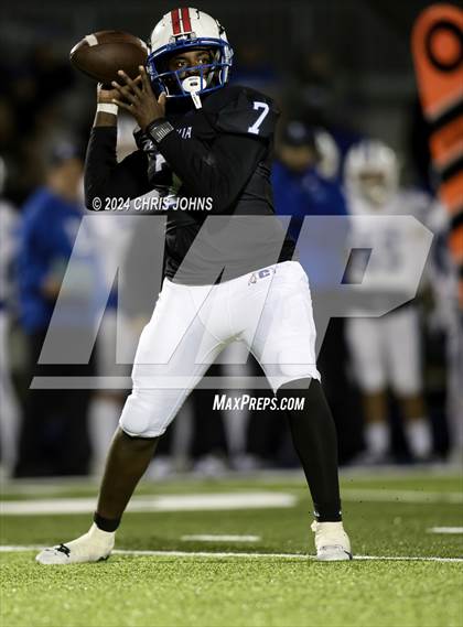 Thumbnail 2 in Columbia @ Cahokia (IHSA 4A first round) photogallery.
