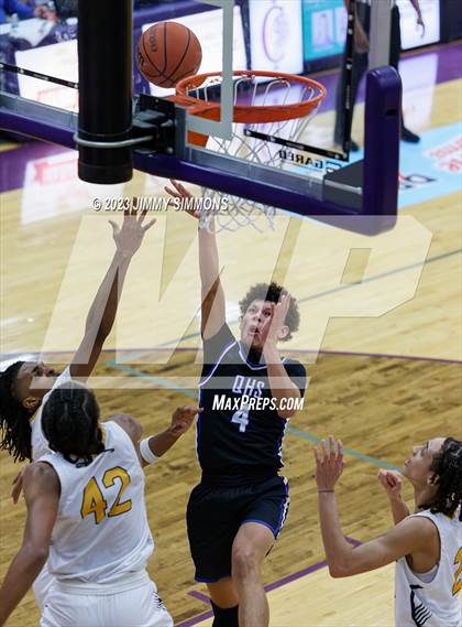 Thumbnail 3 in Quincy vs. O'Fallon (Prairie Farms Holiday Classic) photogallery.