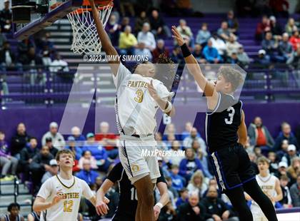 Thumbnail 3 in Quincy vs. O'Fallon (Prairie Farms Holiday Classic) photogallery.