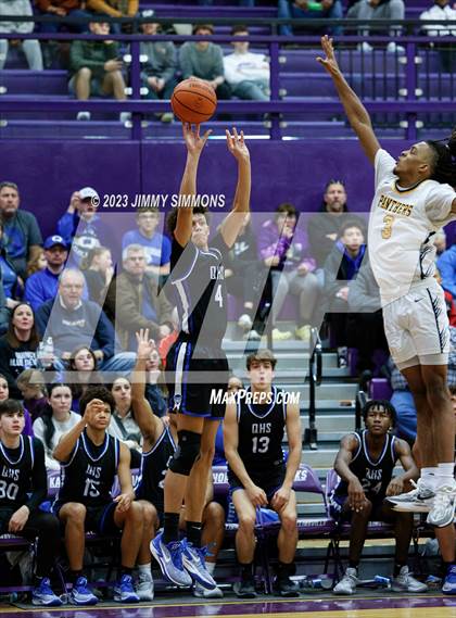 Thumbnail 3 in Quincy vs. O'Fallon (Prairie Farms Holiday Classic) photogallery.