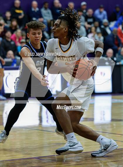 Thumbnail 2 in Quincy vs. O'Fallon (Prairie Farms Holiday Classic) photogallery.