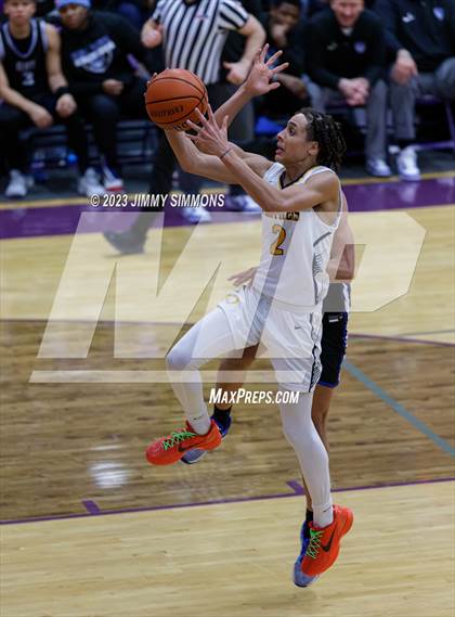 Thumbnail 2 in Quincy vs. O'Fallon (Prairie Farms Holiday Classic) photogallery.