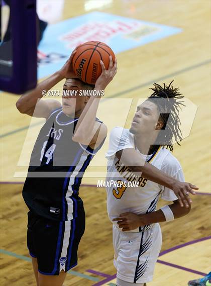 Thumbnail 1 in Quincy vs. O'Fallon (Prairie Farms Holiday Classic) photogallery.