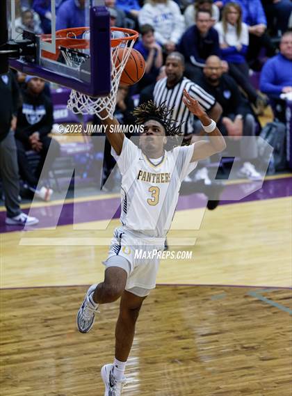 Thumbnail 3 in Quincy vs. O'Fallon (Prairie Farms Holiday Classic) photogallery.