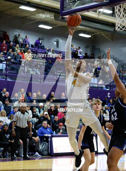 Thumbnail 2 in Quincy vs. O'Fallon (Prairie Farms Holiday Classic) photogallery.