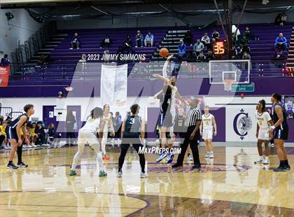 Thumbnail 3 in Quincy vs. O'Fallon (Prairie Farms Holiday Classic) photogallery.
