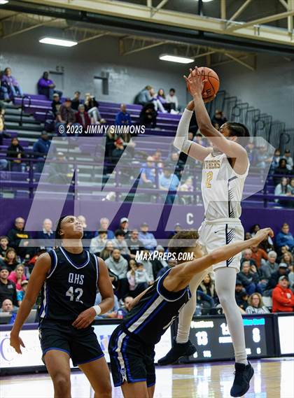 Thumbnail 2 in Quincy vs. O'Fallon (Prairie Farms Holiday Classic) photogallery.