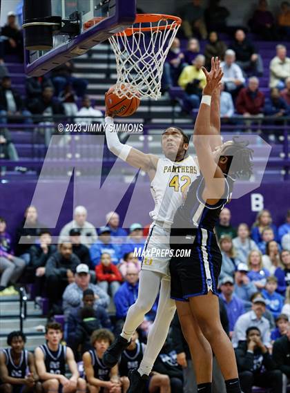 Thumbnail 2 in Quincy vs. O'Fallon (Prairie Farms Holiday Classic) photogallery.
