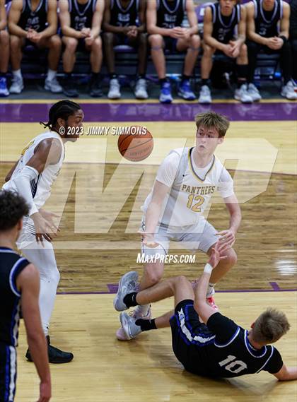 Thumbnail 2 in Quincy vs. O'Fallon (Prairie Farms Holiday Classic) photogallery.