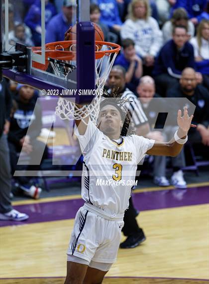 Thumbnail 2 in Quincy vs. O'Fallon (Prairie Farms Holiday Classic) photogallery.