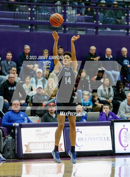 Thumbnail 3 in Quincy vs. O'Fallon (Prairie Farms Holiday Classic) photogallery.