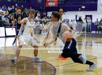 Thumbnail 3 in Quincy vs. O'Fallon (Prairie Farms Holiday Classic) photogallery.