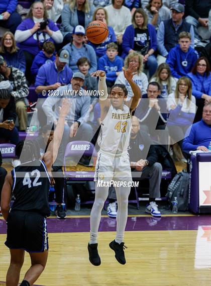 Thumbnail 3 in Quincy vs. O'Fallon (Prairie Farms Holiday Classic) photogallery.