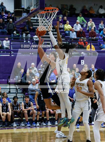 Thumbnail 3 in Quincy vs. O'Fallon (Prairie Farms Holiday Classic) photogallery.