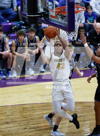 Thumbnail 2 in Quincy vs. O'Fallon (Prairie Farms Holiday Classic) photogallery.