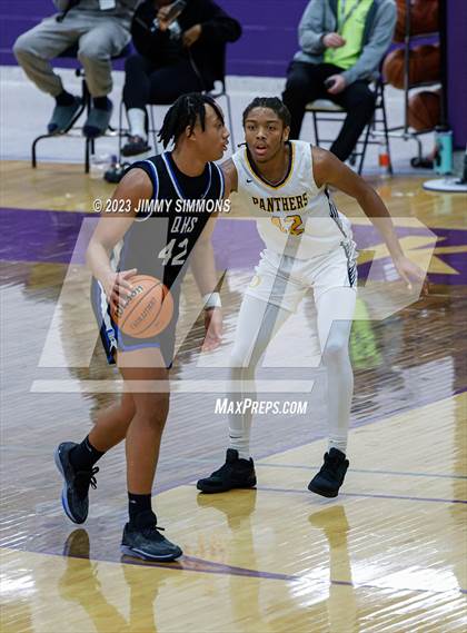 Thumbnail 1 in Quincy vs. O'Fallon (Prairie Farms Holiday Classic) photogallery.