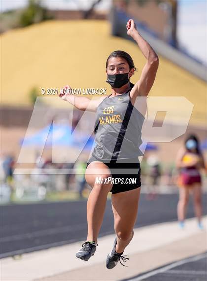 Thumbnail 2 in Santa Fe High School Meet photogallery.