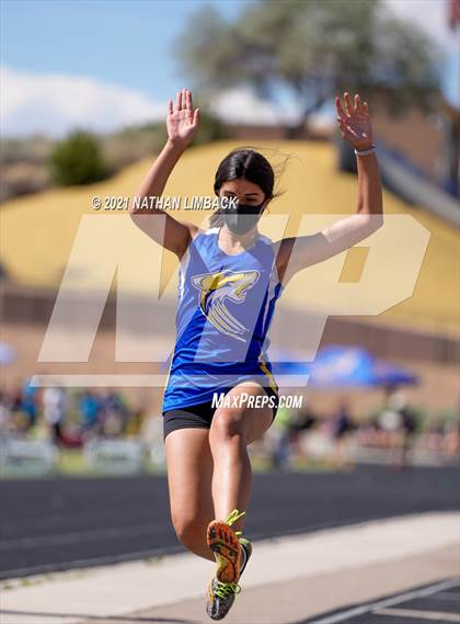 Thumbnail 3 in Santa Fe High School Meet photogallery.